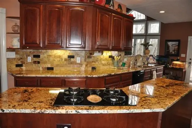 What Color Backsplash Goes With Black and Brown Granite Countertops?